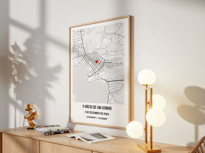 Quadro personalizado com mapa e coordenadas geográficas do primeiro beijo para presente de aniversário de namoro