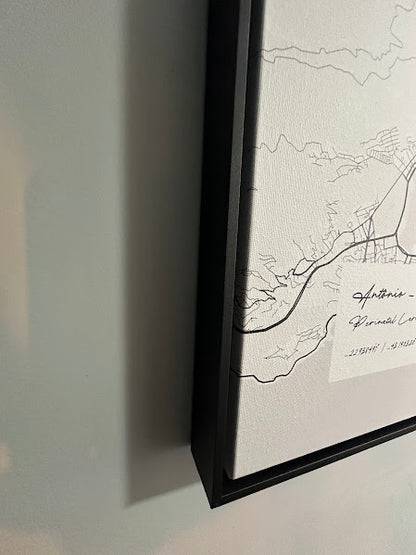 Quadro de mapa personalizado impresso em tela canvas de alta resolução, finalizado com moldura canaleta filete na cor preta.